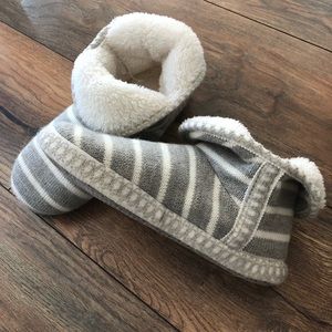 Sweater fur slipper